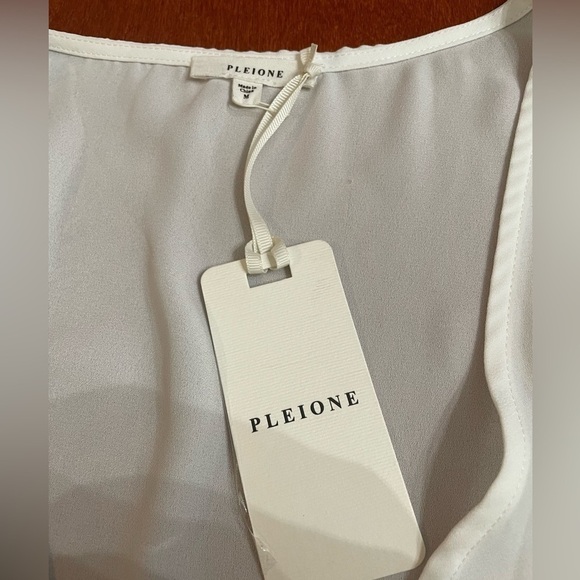 NWT Pleione Lace-trimmed Peplum Blouse Women’s Size M Surplice Neck White - Picture 3 of 16